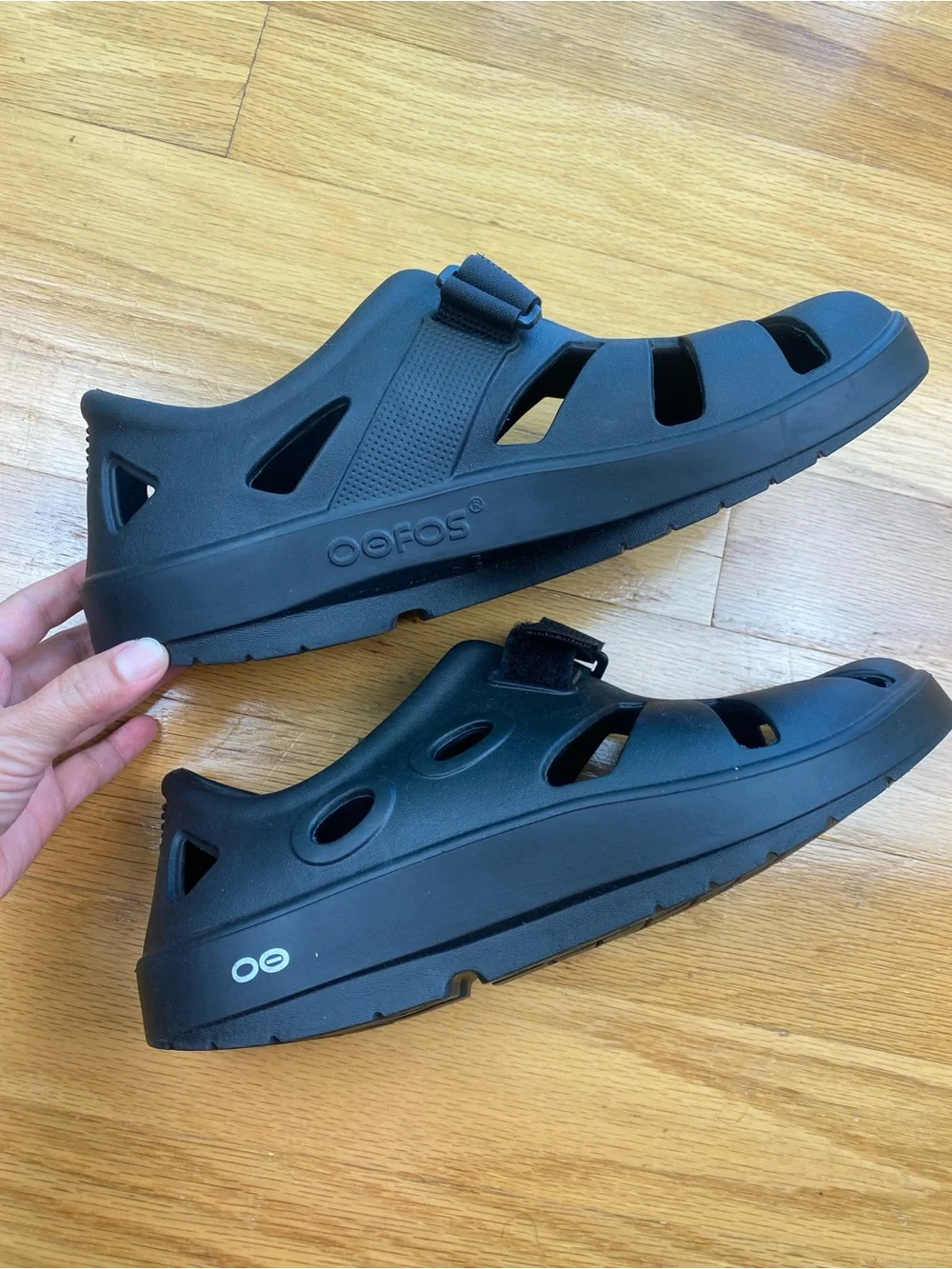 OOFOS OOcandoo Mens Size 10 Black Beach Casual Sport Walking Slip-On Sandals